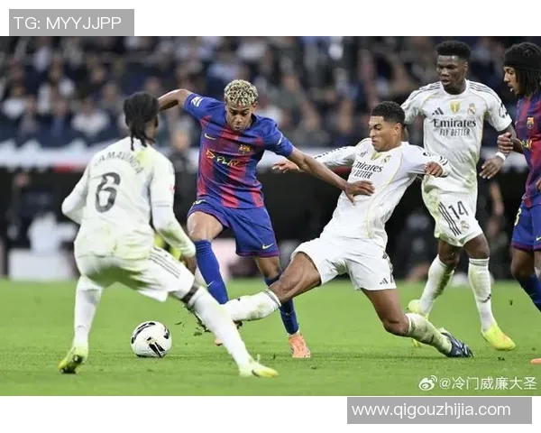 巅峰对决皇马与巴萨再度交锋球迷热情高涨期待精彩瞬间